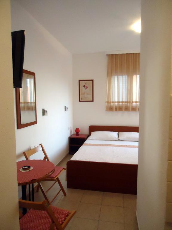 Apartments Mandic Tučepi Oda fotoğraf
