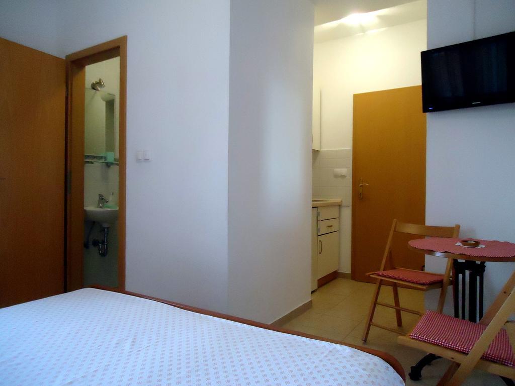 Apartments Mandic Tučepi Oda fotoğraf