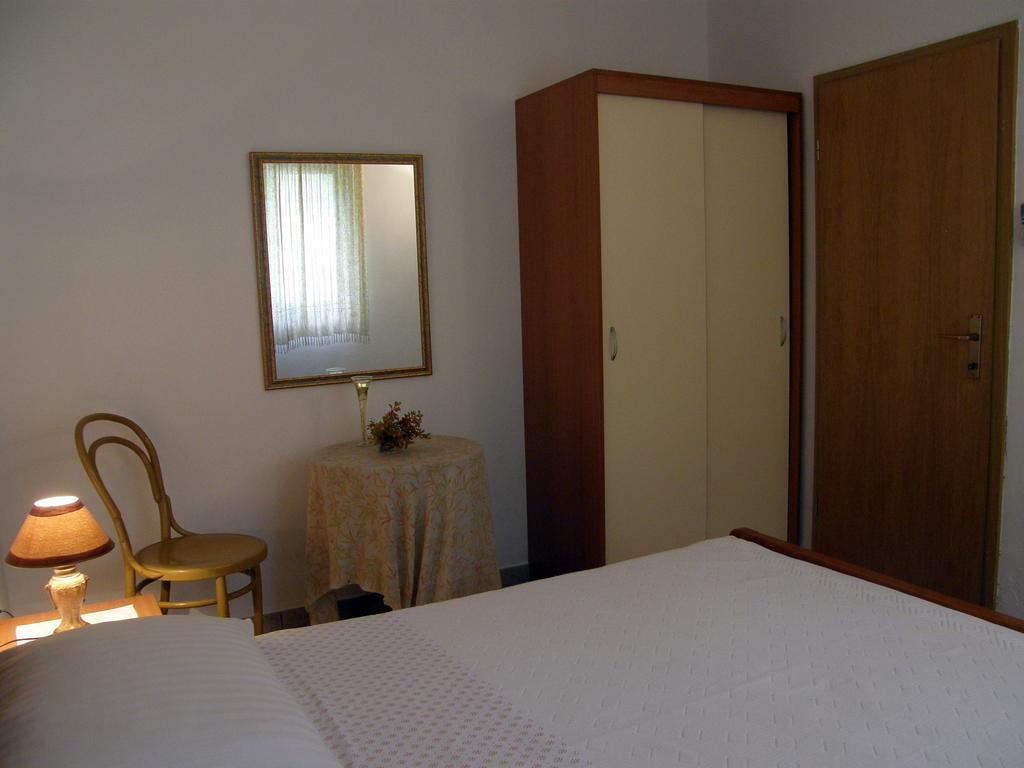 Apartments Mandic Tučepi Oda fotoğraf