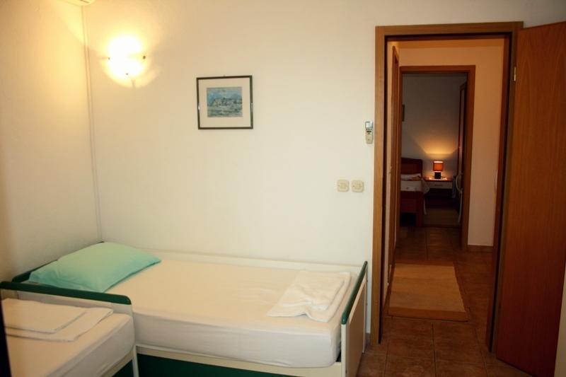 Apartments Mandic Tučepi Oda fotoğraf